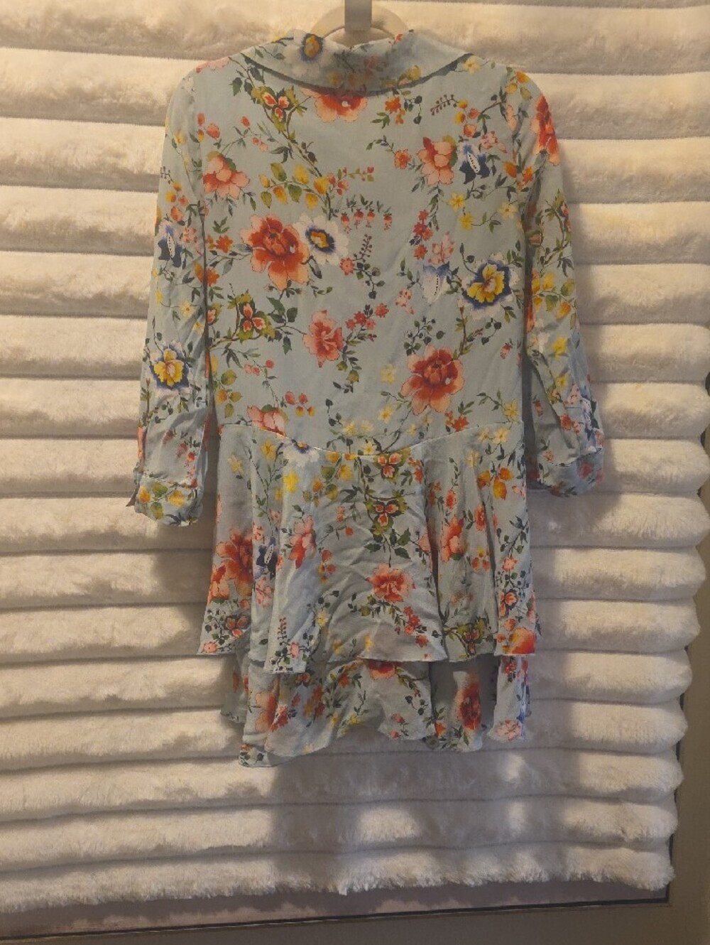 Alice + Olivia Light Blue Floral Peplum Tunic Size M - Picture 9 of 9